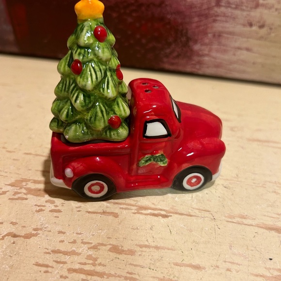 Red Truck Salt and Pepper Shakers - Picture 7 of 9
